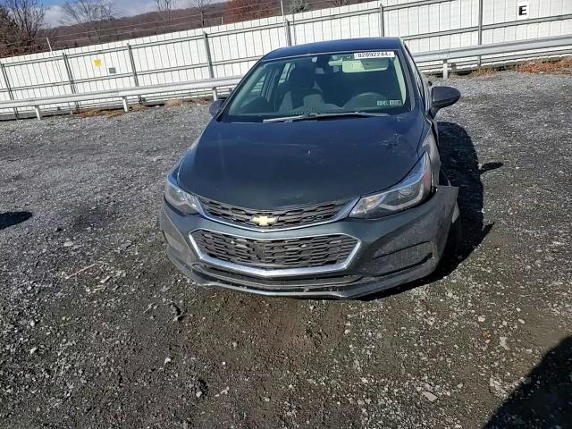 2017 Chevrolet Malibu - Image 11
