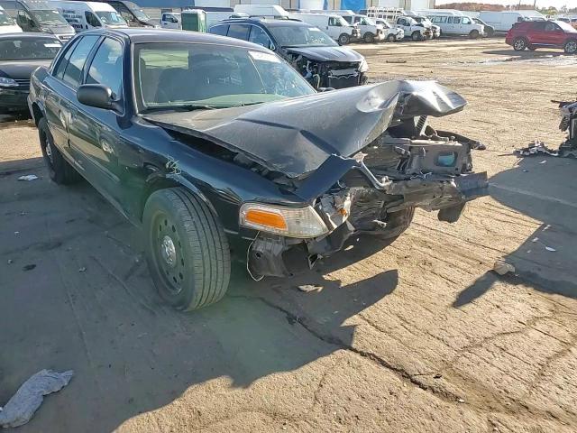 2010 Ford Crown Victoria - Image 11