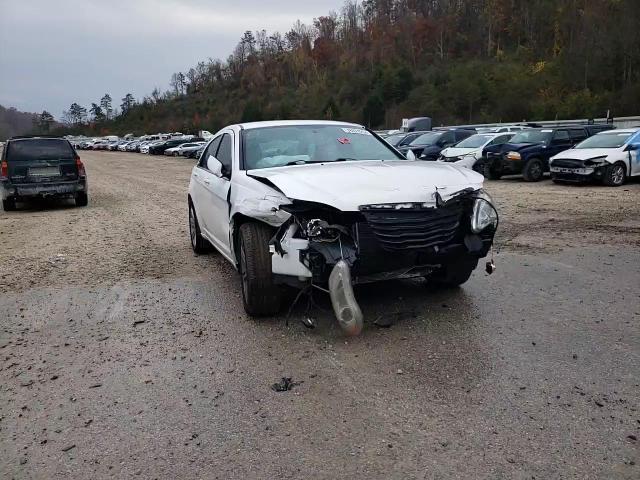 2013 Chrysler 200 - Image 10