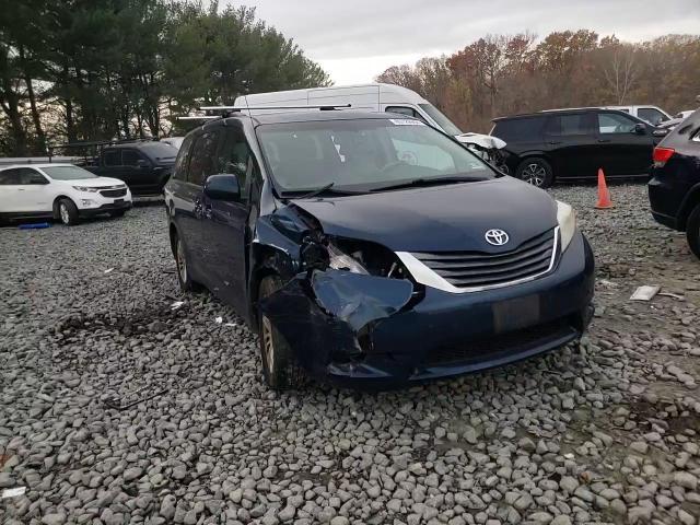 2011 Toyota Sienna - Image 12
