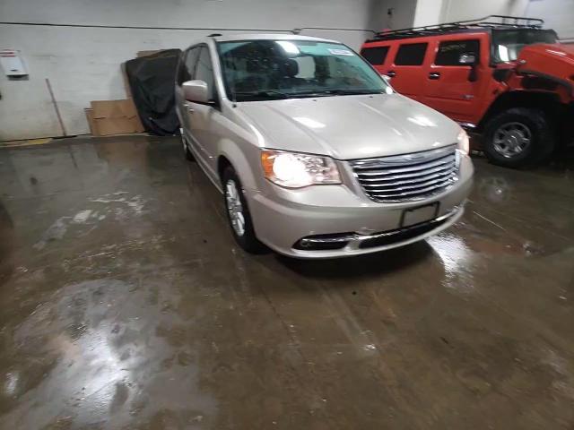 2014 Chrysler Town & Country - Image 13