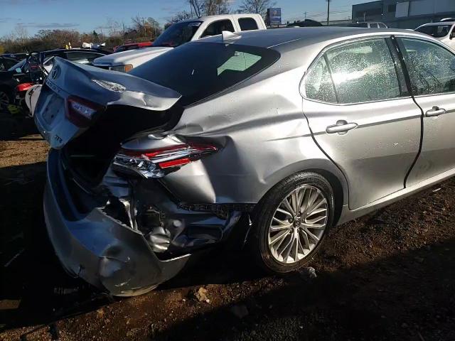 2020 Toyota Camry - Image 13