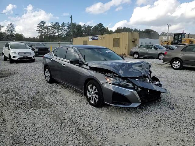 2024 Nissan Altima - Image 13
