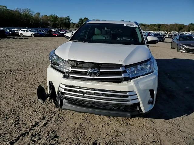 2019 Toyota Highlander - Image 12