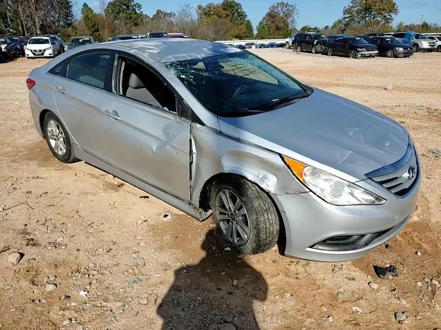 2014 Hyundai Sonata - Image 11