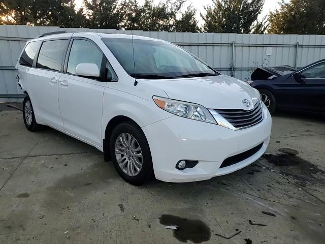 2012 Toyota Sienna - Image 11