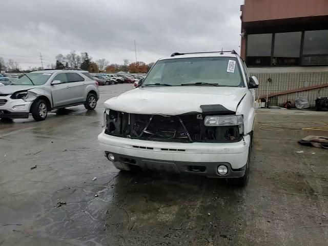 2005 Chevrolet Suburban - Image 12