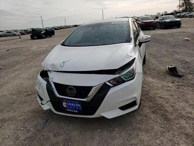2021 Nissan Versa - Image 11