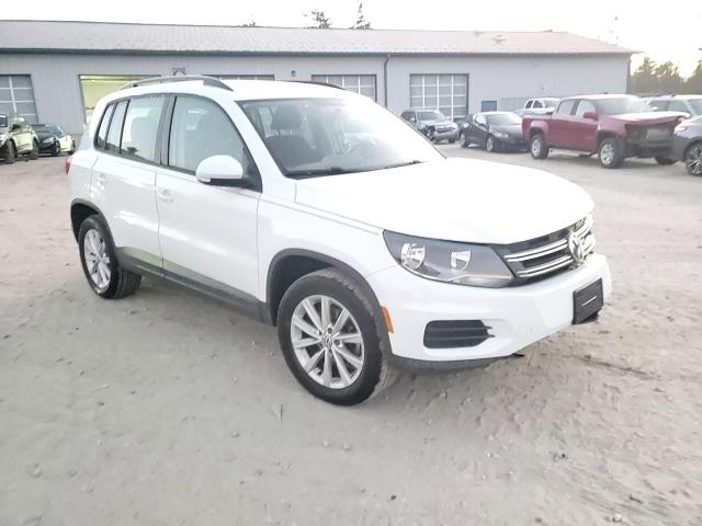 2017 Volkswagen Tiguan - Image 14