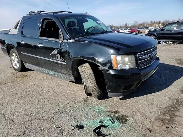 2009 Chevrolet Avalanche - Image 11