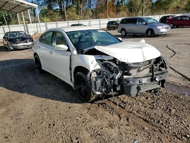 2017 Nissan Altima - Image 14