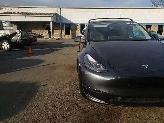 2024 Tesla Model Y VIN: 7SAYGDEF6RF024579 Lot: 80130924