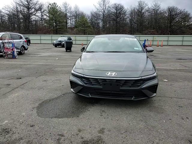 2024 Hyundai Elantra - Image 11