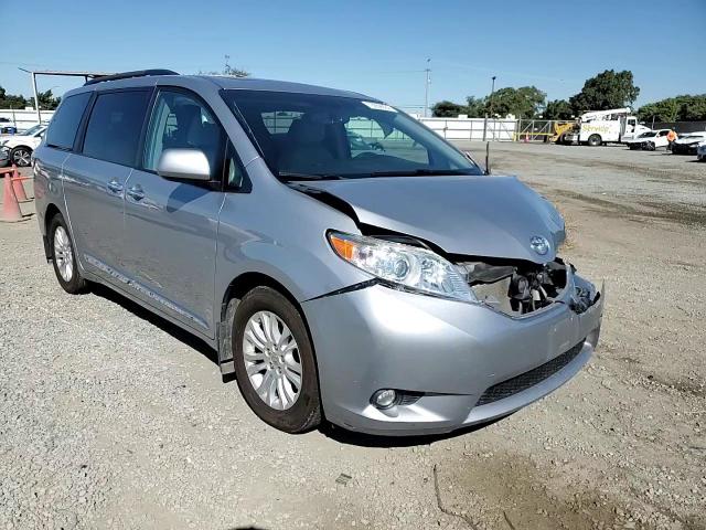 2015 Toyota Sienna Xle VIN: 5TDYK3DC4FS551556 Lot: 79256924