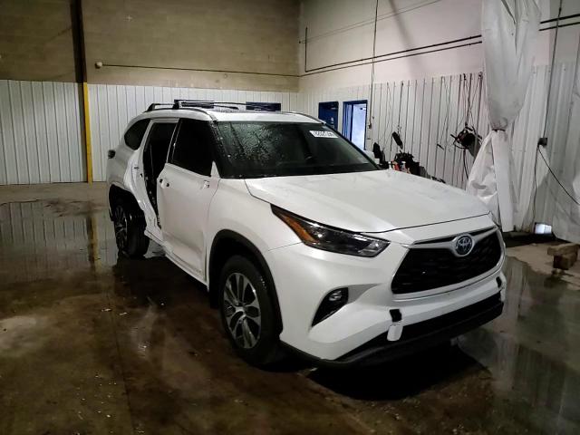 2022 Toyota Highlander Hybrid Xle VIN: 5TDGBRCH4NS549235 Lot: 82021554