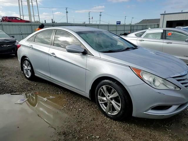 2012 Hyundai Sonata - Image 13