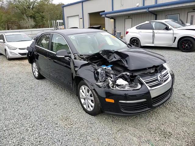 2010 Volkswagen Jetta - Image 10