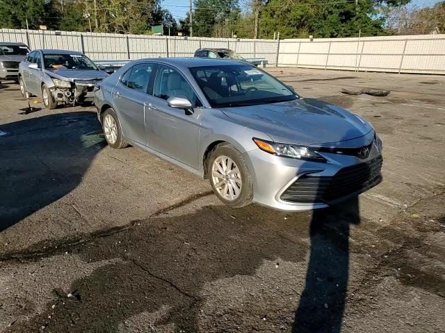 2022 Toyota Camry Le VIN: 4T1C11AK9NU710610 Lot: 81019904