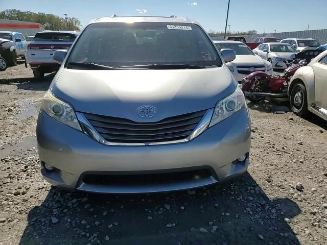 2012 Toyota Sienna - Image 12