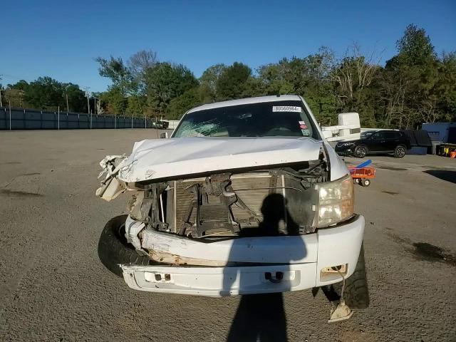 2007 Chevrolet Silverado - Image 11