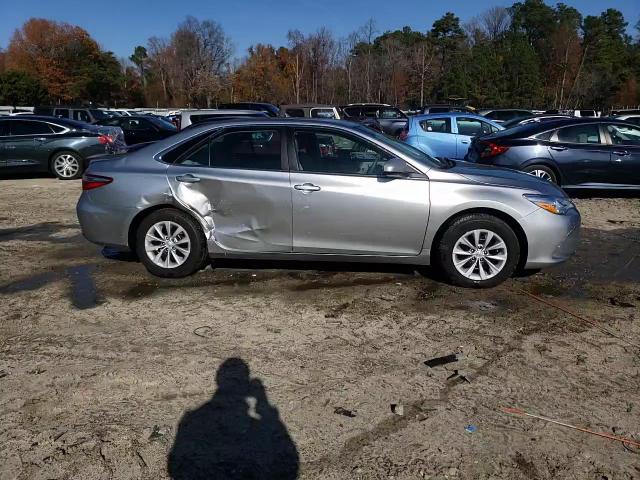 2015 Toyota Camry - Image 13