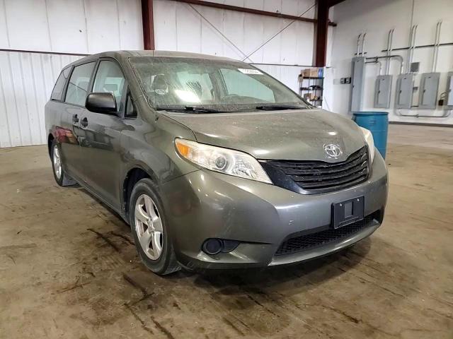 2013 Toyota Sienna - Image 15