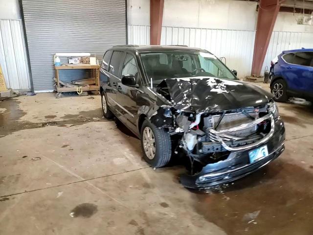 2014 Chrysler Town & Country - Image 14