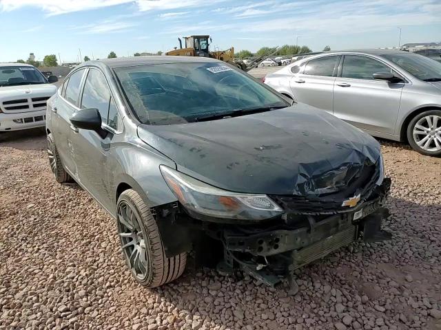 2018 Chevrolet Cruze - Image 10