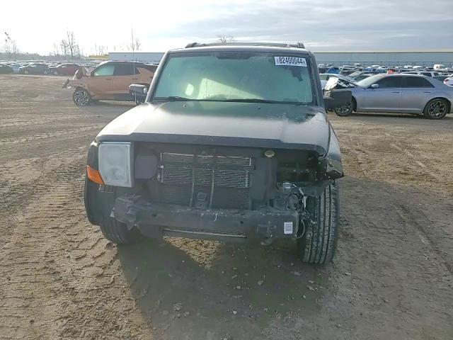 2010 Jeep Commander - Image 12
