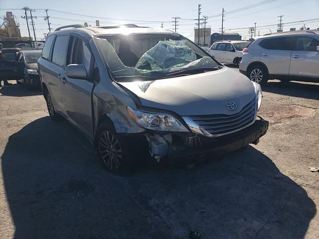 2016 Toyota Sienna - Image 12