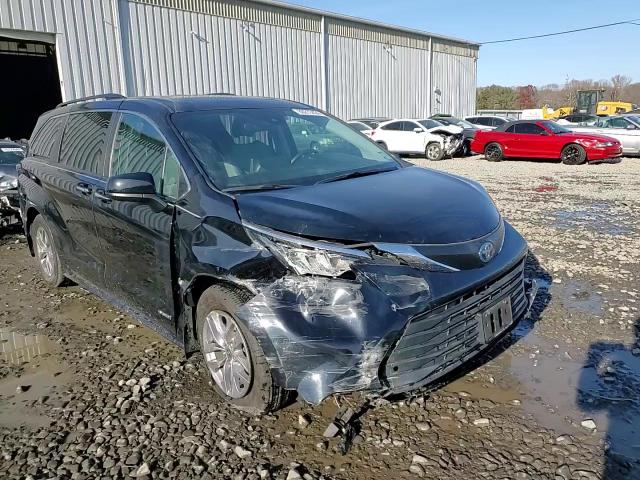 2021 Toyota Sienna - Image 14