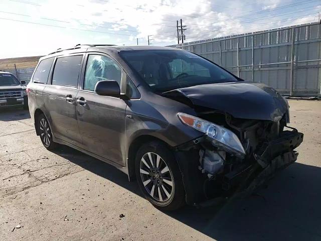 2020 Toyota Sienna - Image 11