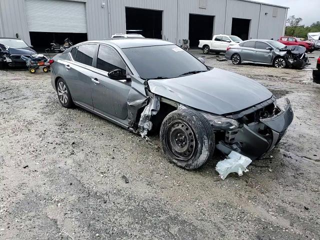 2020 Nissan Altima - Image 11