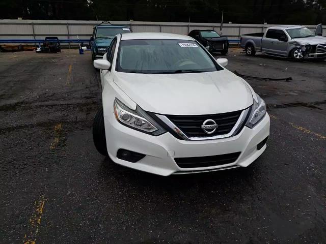 2017 Nissan Altima - Image 13