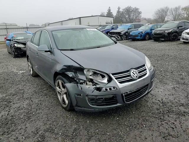 2010 Volkswagen Jetta - Image 11