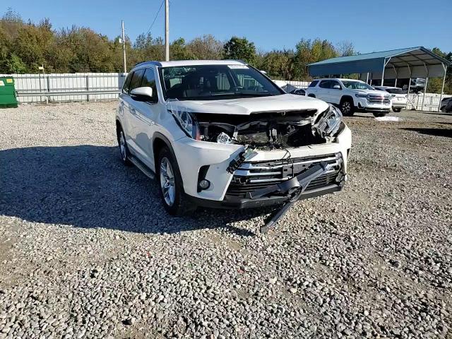 2017 Toyota Highlander - Image 12