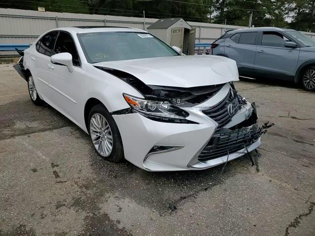 2016 Lexus ES - Image 13