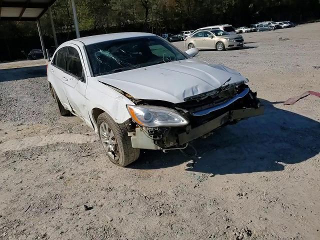 2013 Chrysler 200 - Image 11
