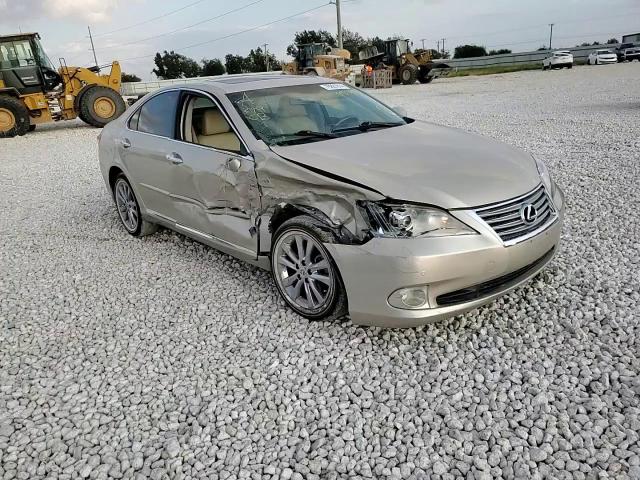 2012 Lexus ES - Image 11