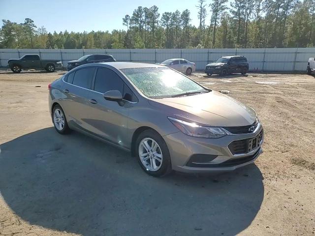 2018 Chevrolet Cruze - Image 13