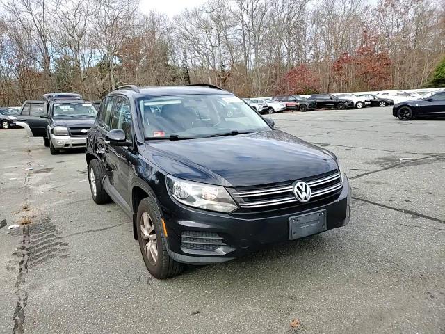 2017 Volkswagen Tiguan - Image 12
