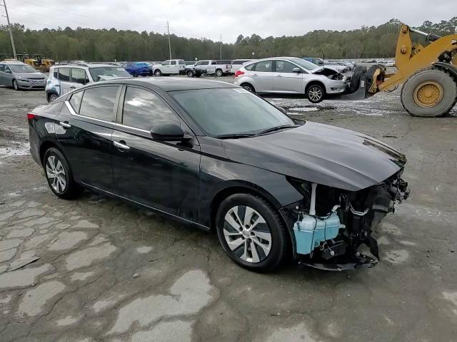 2020 Nissan Altima - Image 13
