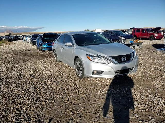 2017 Nissan Altima - Image 13
