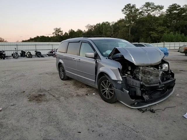 2016 Dodge Caravan - Image 11
