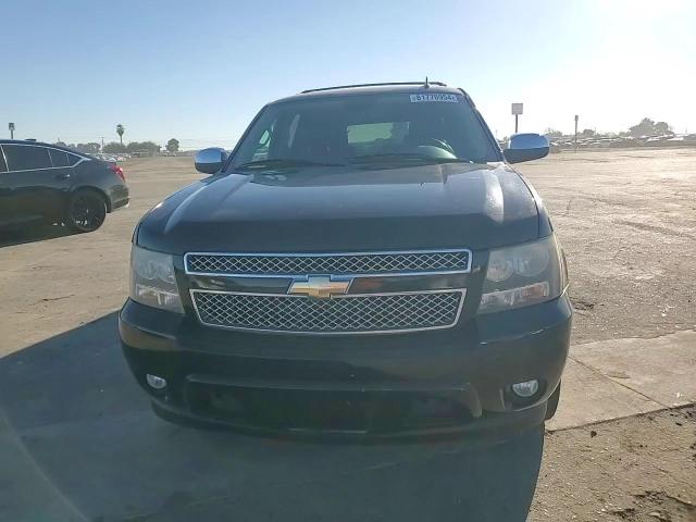 2011 Chevrolet Suburban - Image 11