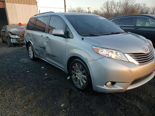 2014 Toyota Sienna - Image 14