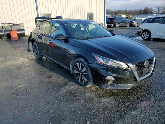 2019 Nissan Altima - Image 11
