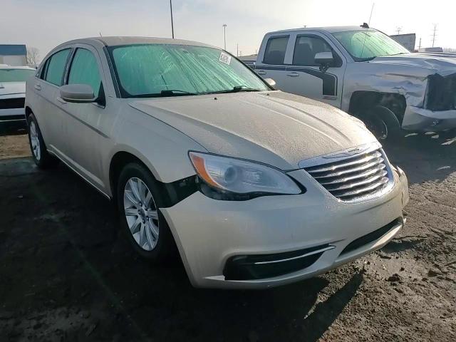 2014 Chrysler 200 - Image 10