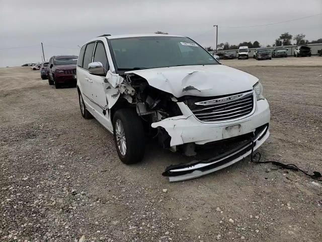 2015 Chrysler Town & Country - Image 11