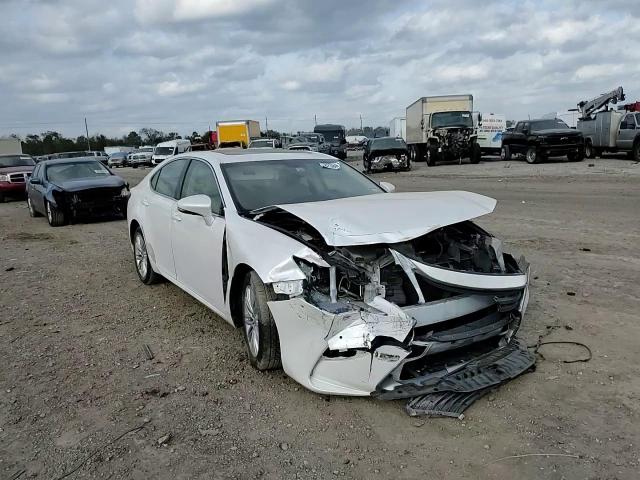 2016 Lexus ES - Image 11